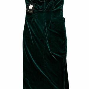 Elegant Green Velvet Dressing